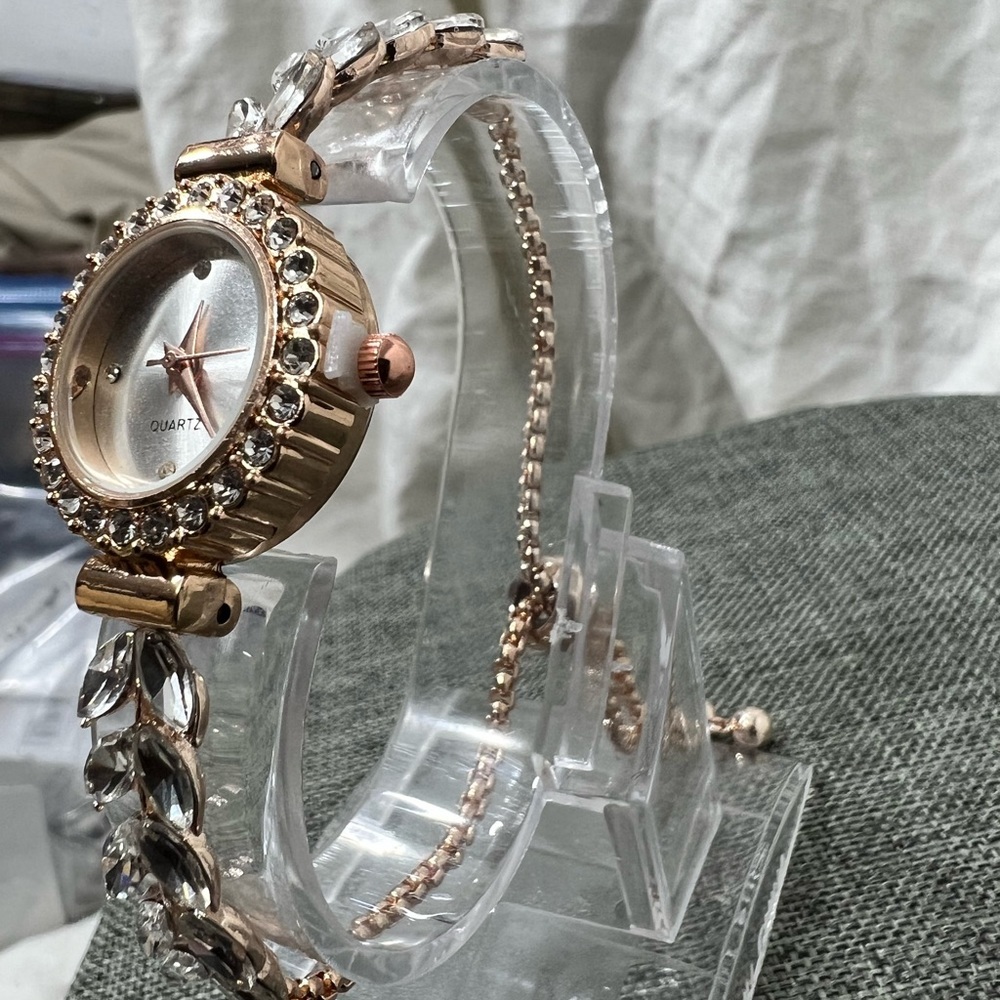 Fashion Jewelry Rhinestone Quartz Watch W/ Adjustable Band Amazing Looking. - Picture 3 of 11